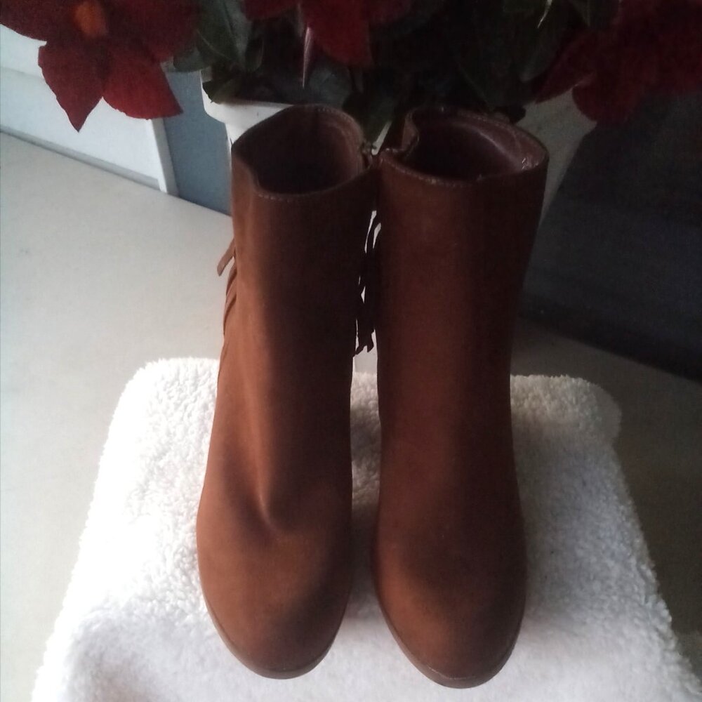 👢Carlos Santana Brown Suede Ankle Bootie w/Fringe Size: 7.5 NWOT